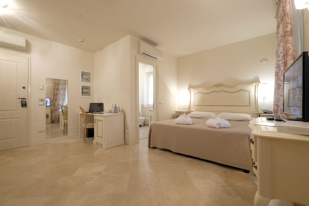 Garda Hotel San Vigilio Golf — Hotel rooms in Pozzolengo, Lombardy