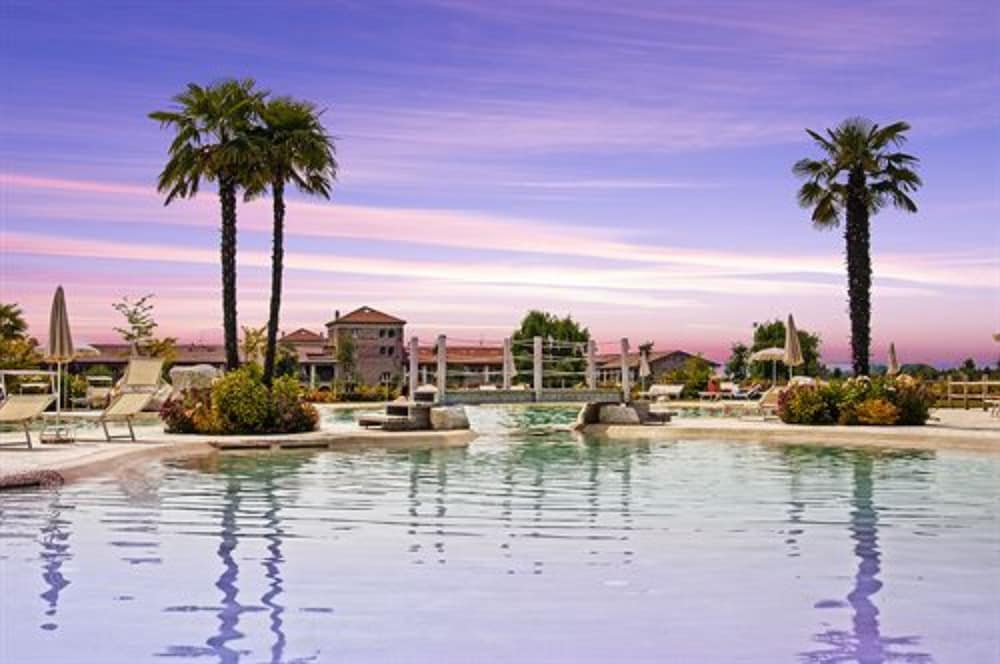 Garda Hotel San Vigilio Golf — Swimming pool in Pozzolengo, Lombardy