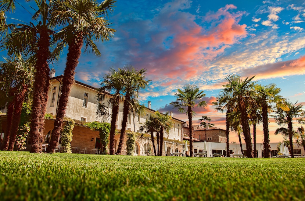 Garda Hotel San Vigilio Golf — Hotel building in Pozzolengo, Lombardy
