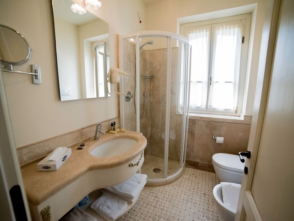 Garda Hotel San Vigilio Golf — Hotel rooms in Pozzolengo, Lombardy