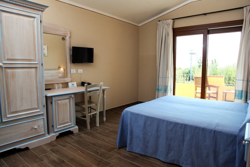 Hotel Lu Pitrali — Hotel rooms in San Teodoro, Sardinia
