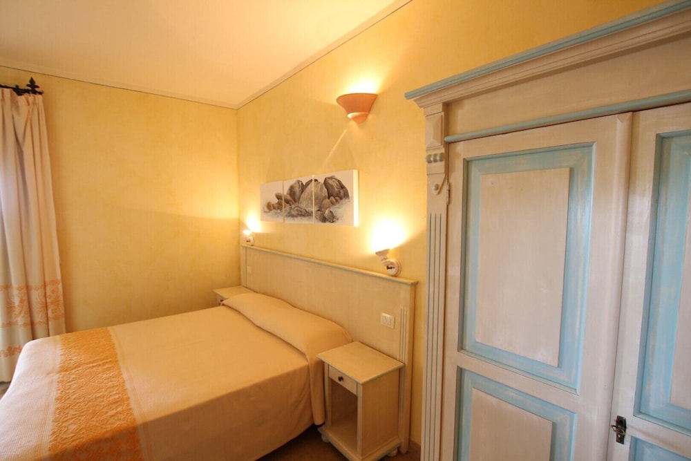 Hotel Lu Pitrali — Hotel rooms in San Teodoro, Sardinia