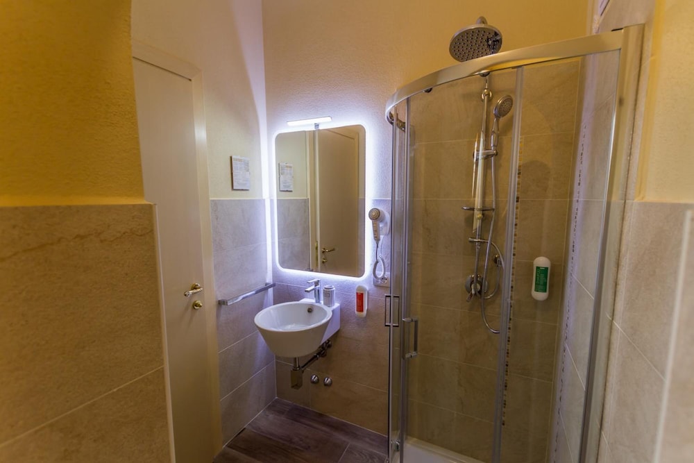 Hotel Lu Pitrali — Hotel rooms in San Teodoro, Sardinia