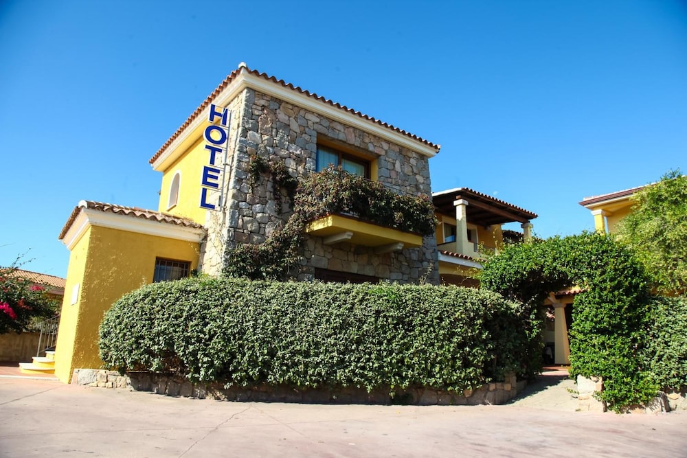 Hotel Lu Pitrali — Hotel building in San Teodoro, Sardinia