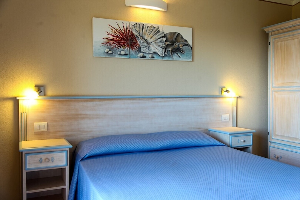 Hotel Lu Pitrali — Hotel rooms in San Teodoro, Sardinia