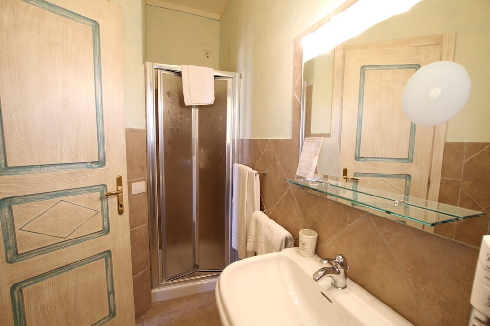 Hotel Lu Pitrali — Hotel rooms in San Teodoro, Sardinia