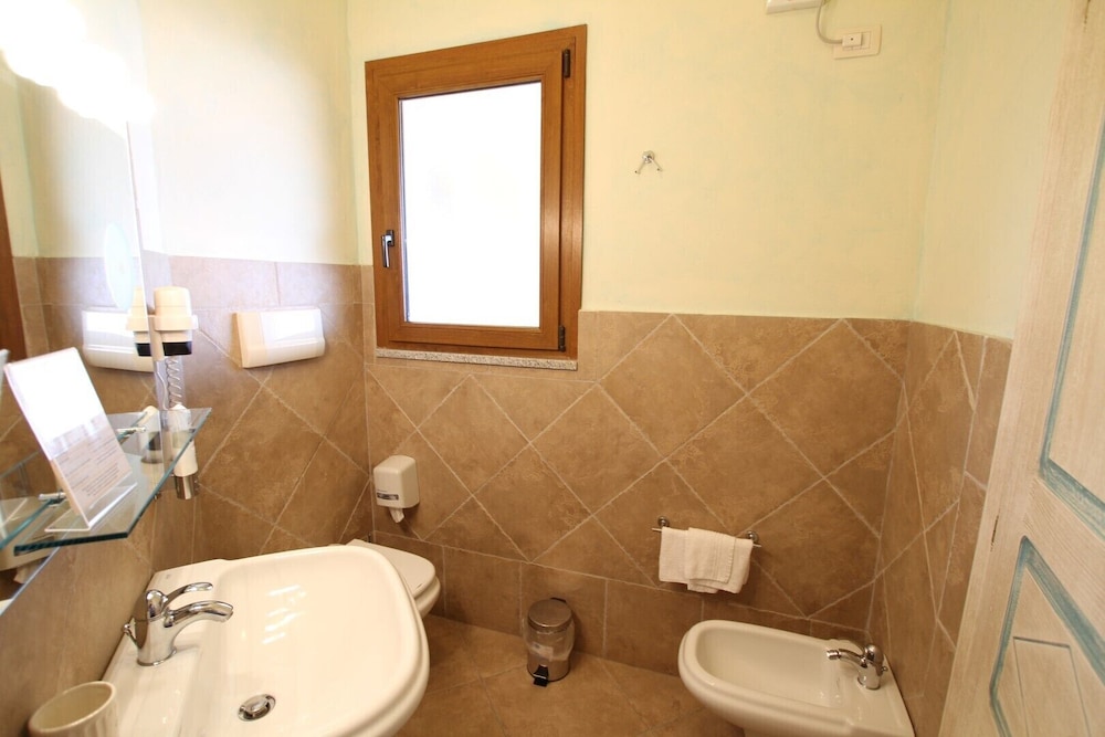 Hotel Lu Pitrali — Hotel rooms in San Teodoro, Sardinia