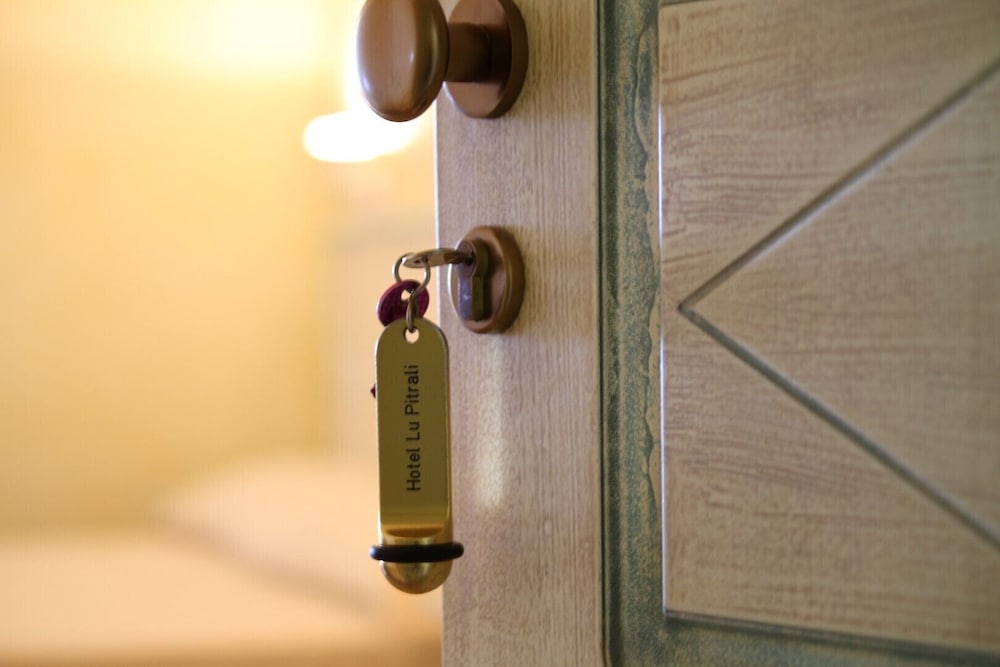 Hotel Lu Pitrali — Hotel rooms in San Teodoro, Sardinia