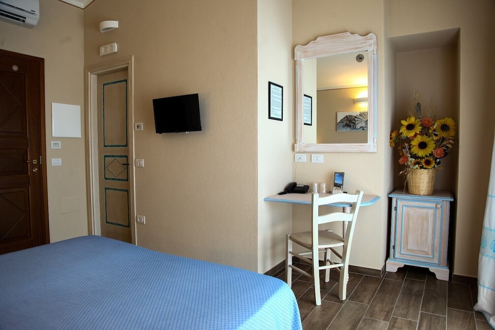 Hotel Lu Pitrali — Hotel rooms in San Teodoro, Sardinia
