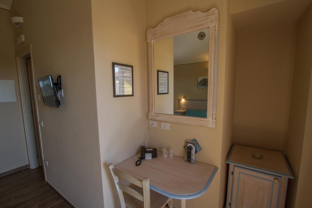 Hotel Lu Pitrali — Hotel rooms in San Teodoro, Sardinia