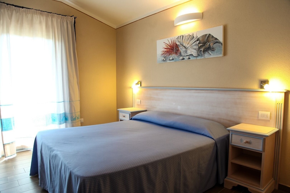 Hotel Lu Pitrali — Hotel rooms in San Teodoro, Sardinia