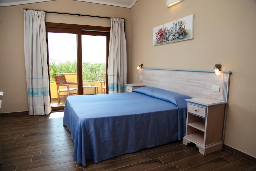 Hotel Lu Pitrali — Hotel rooms in San Teodoro, Sardinia