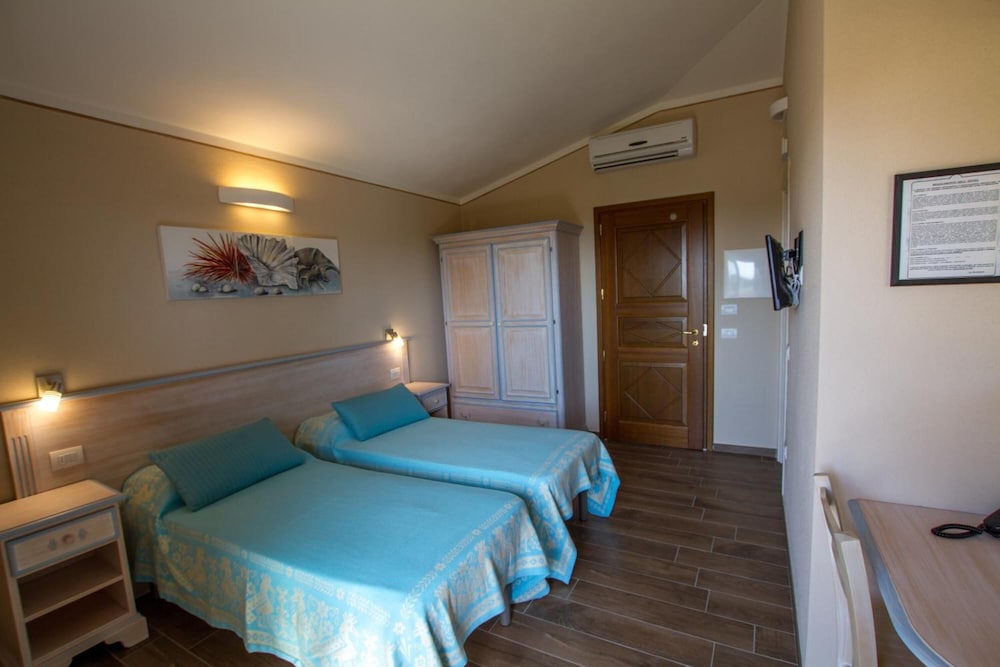 Hotel Lu Pitrali — Hotel rooms in San Teodoro, Sardinia