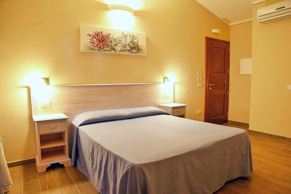 Hotel Lu Pitrali — Hotel rooms in San Teodoro, Sardinia