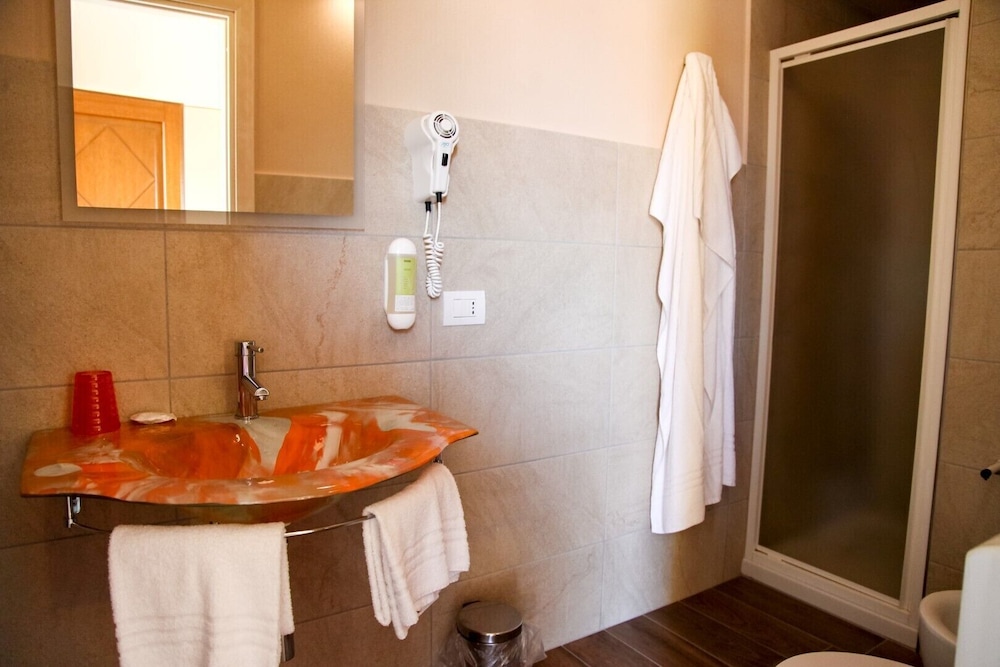 Hotel Lu Pitrali — Hotel rooms in San Teodoro, Sardinia