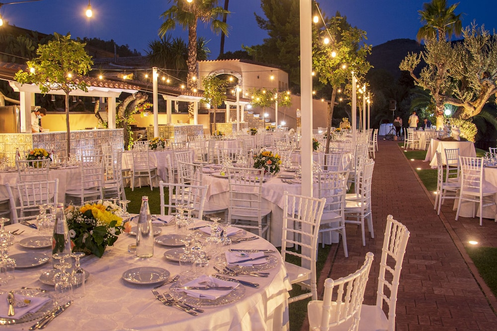 Vecchia Masseria — Restaurant & bars in Caltagirone, Sicily