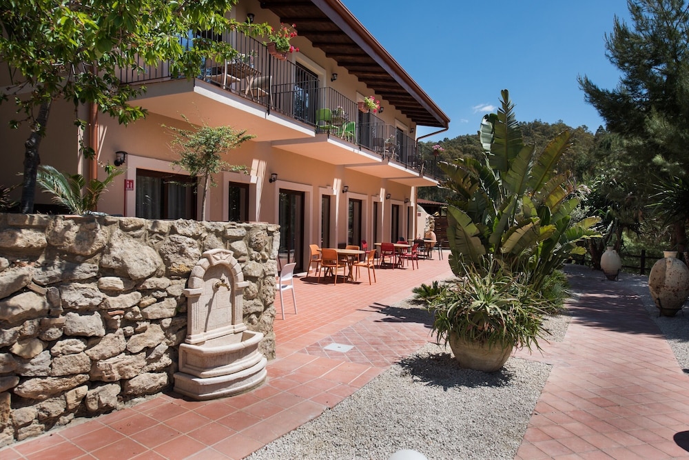 Vecchia Masseria — Hotel building in Caltagirone, Sicily