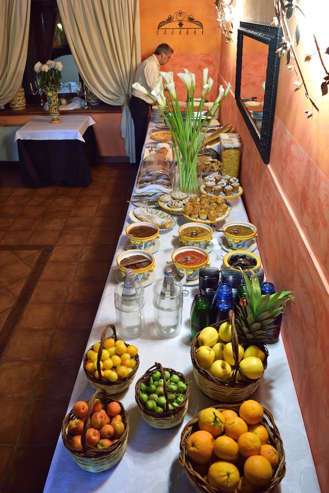 Vecchia Masseria — Restaurant & bars in Caltagirone, Sicily