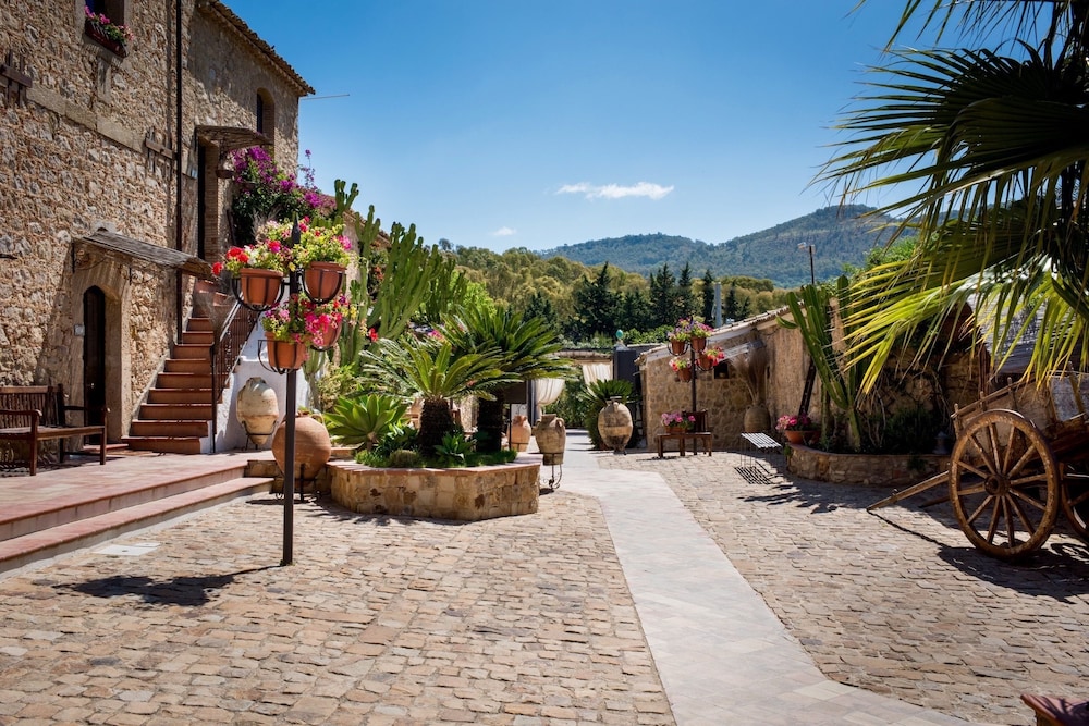 Vecchia Masseria — Hotel building in Caltagirone, Sicily