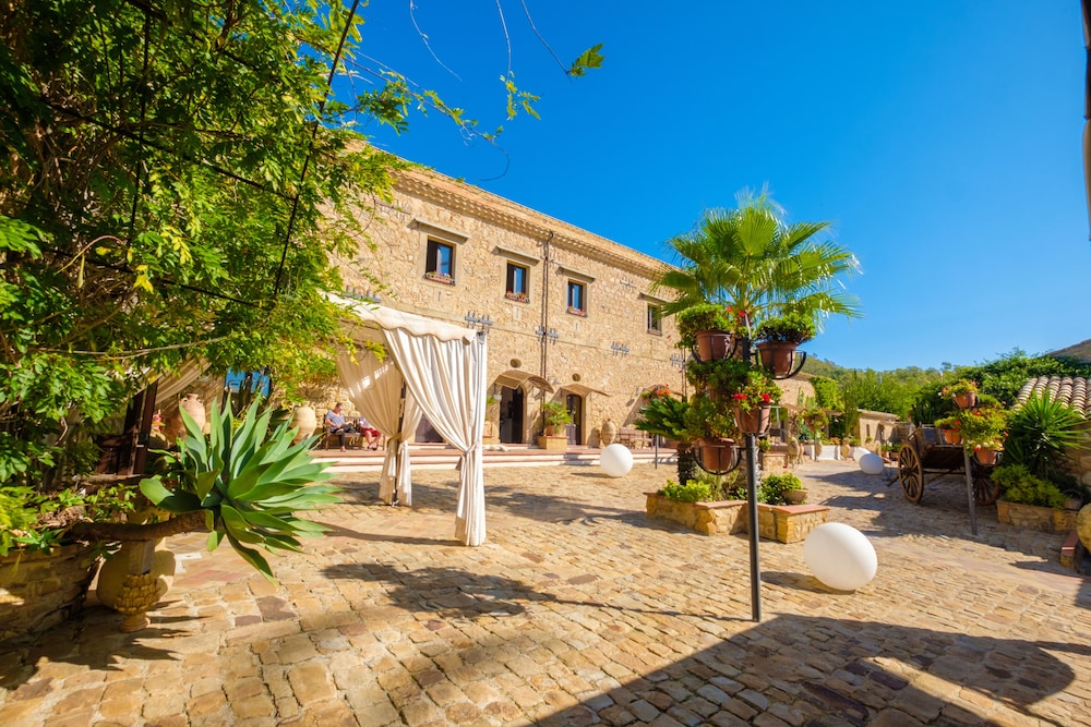 Vecchia Masseria — Hotel building in Caltagirone, Sicily