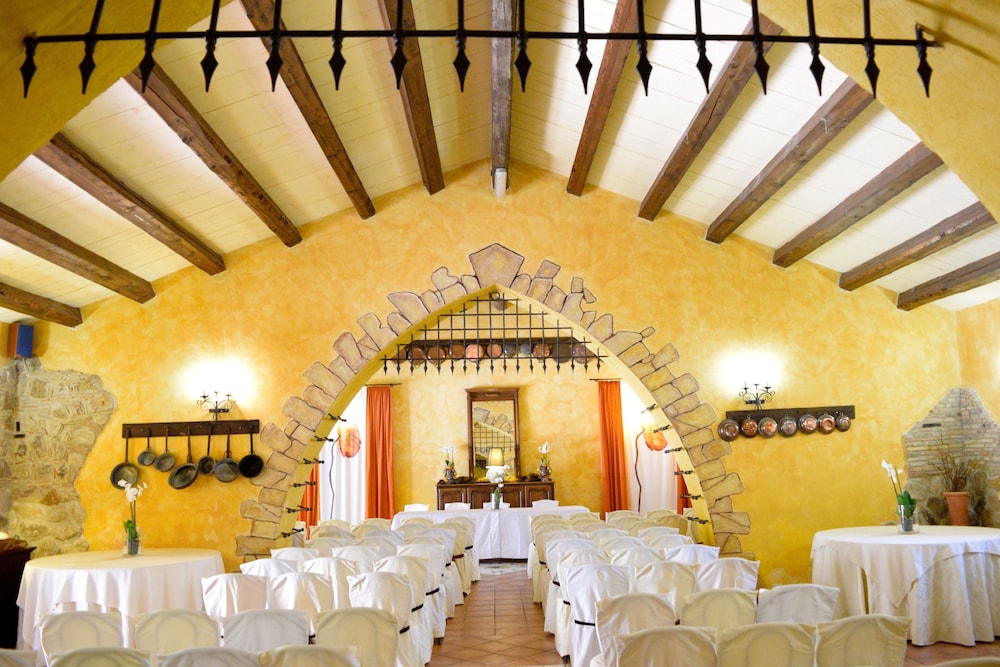 Vecchia Masseria — Restaurant & bars in Caltagirone, Sicily