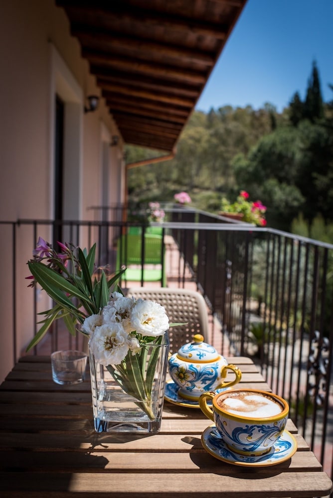 Vecchia Masseria — Hotel rooms in Caltagirone, Sicily