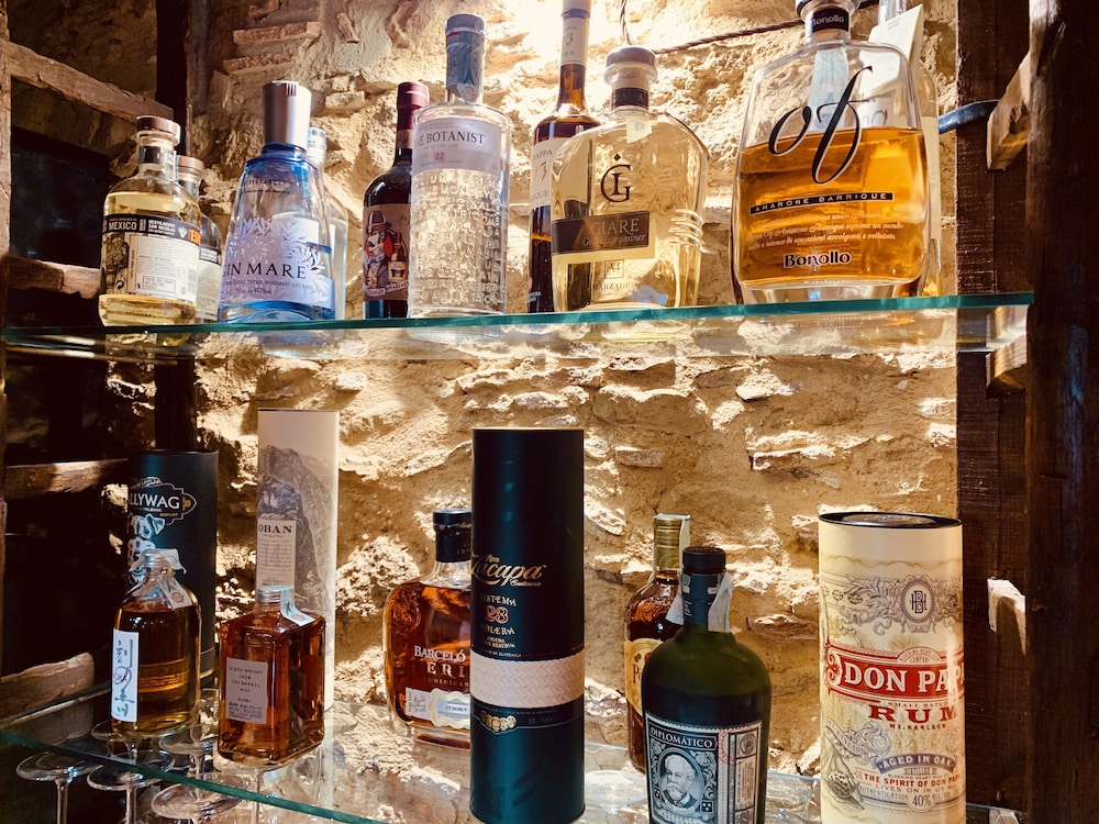 Vecchia Masseria — Restaurant & bars in Caltagirone, Sicily