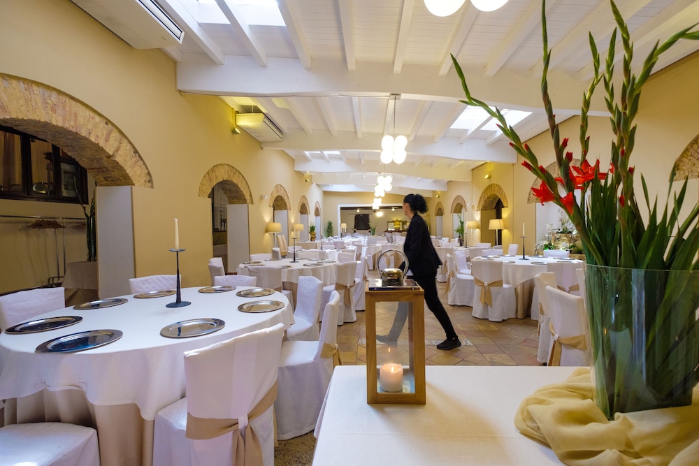 Vecchia Masseria — Restaurant & bars in Caltagirone, Sicily