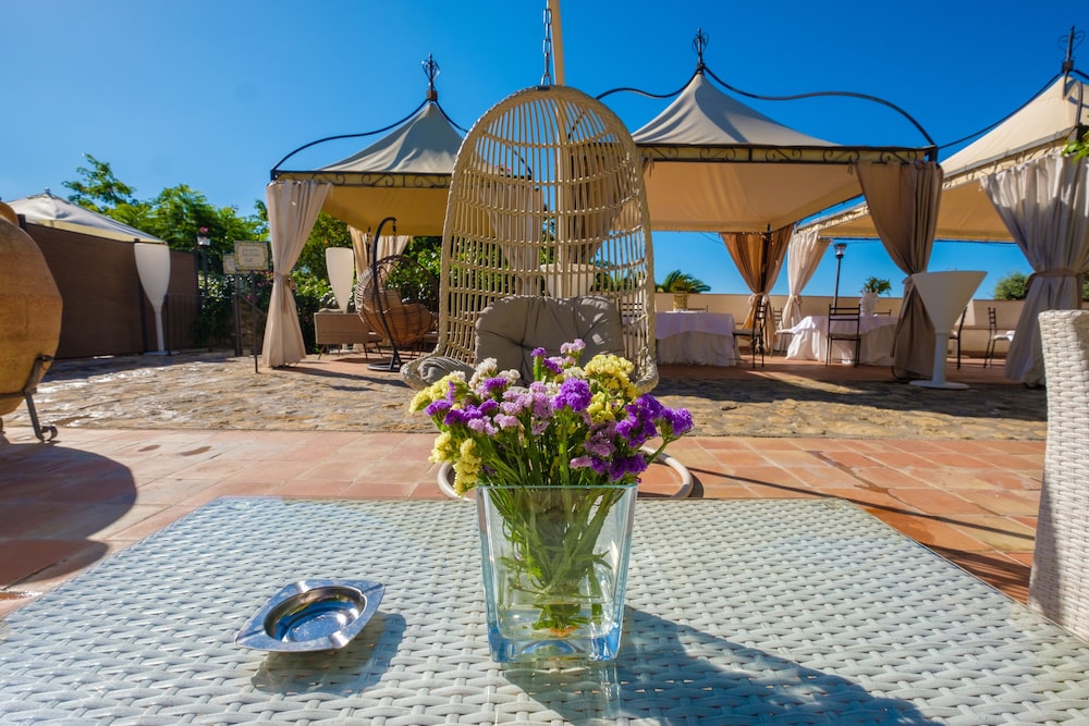 Vecchia Masseria — Restaurant & bars in Caltagirone, Sicily