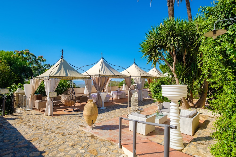 Vecchia Masseria — Restaurant & bars in Caltagirone, Sicily