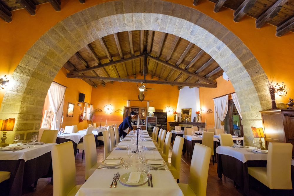 Vecchia Masseria — Restaurant & bars in Caltagirone, Sicily
