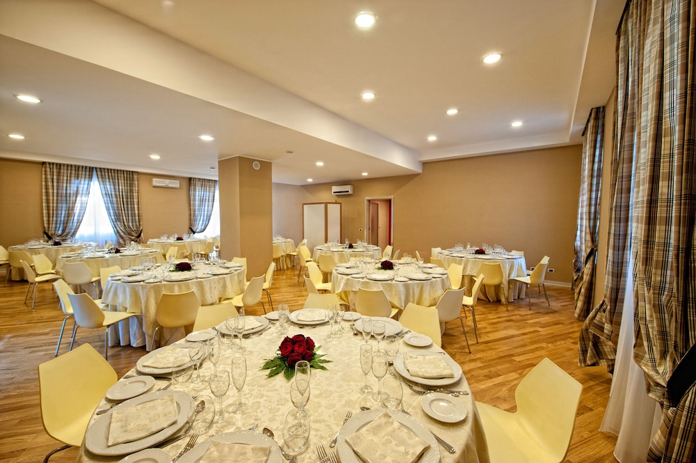 Hotel Villa Sturzo — Restaurant & bars in Caltagirone, Sicily