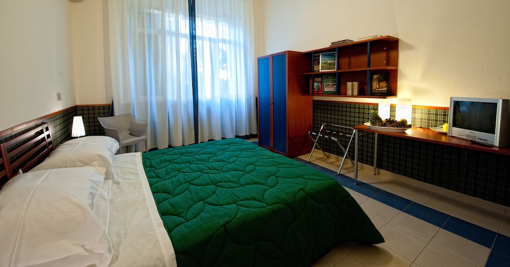 Hotel Villa Sturzo — Hotel rooms in Caltagirone, Sicily