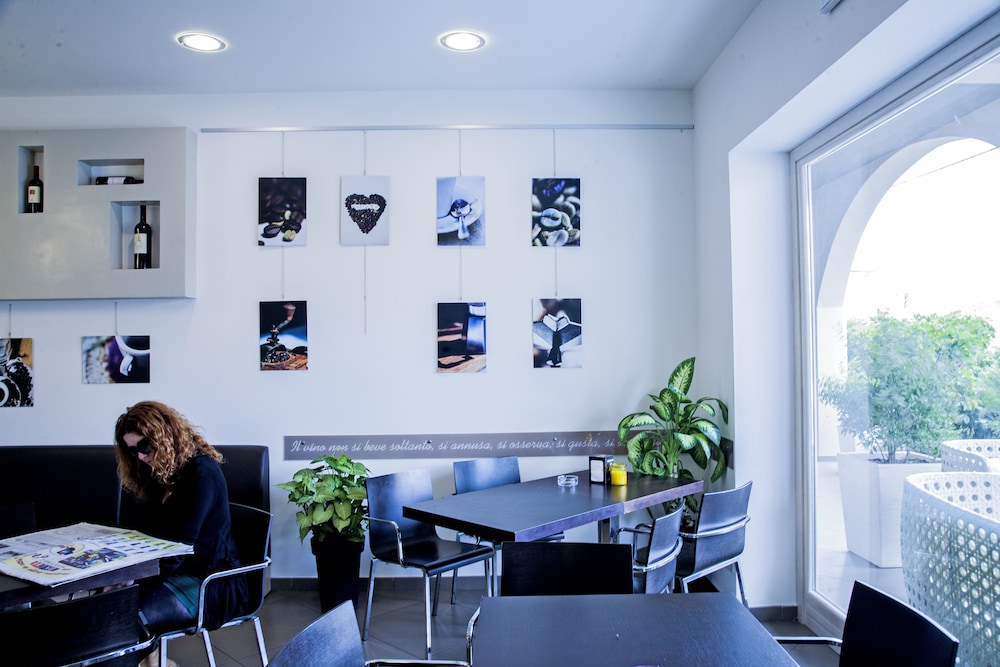 Divino Hotel — Restaurant & bars in Rilievo, Sicily