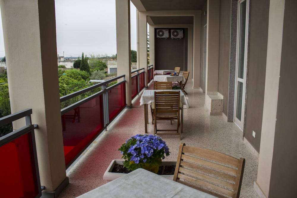 Divino Hotel — Hotel rooms in Rilievo, Sicily