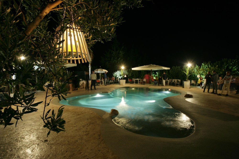 Divino Hotel — Swimming pool in Rilievo, Sicily