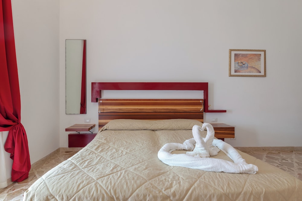 Divino Hotel — Hotel rooms in Rilievo, Sicily