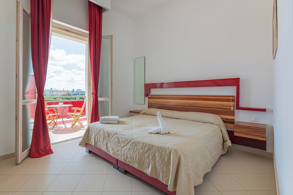 Divino Hotel — Hotel rooms in Rilievo, Sicily