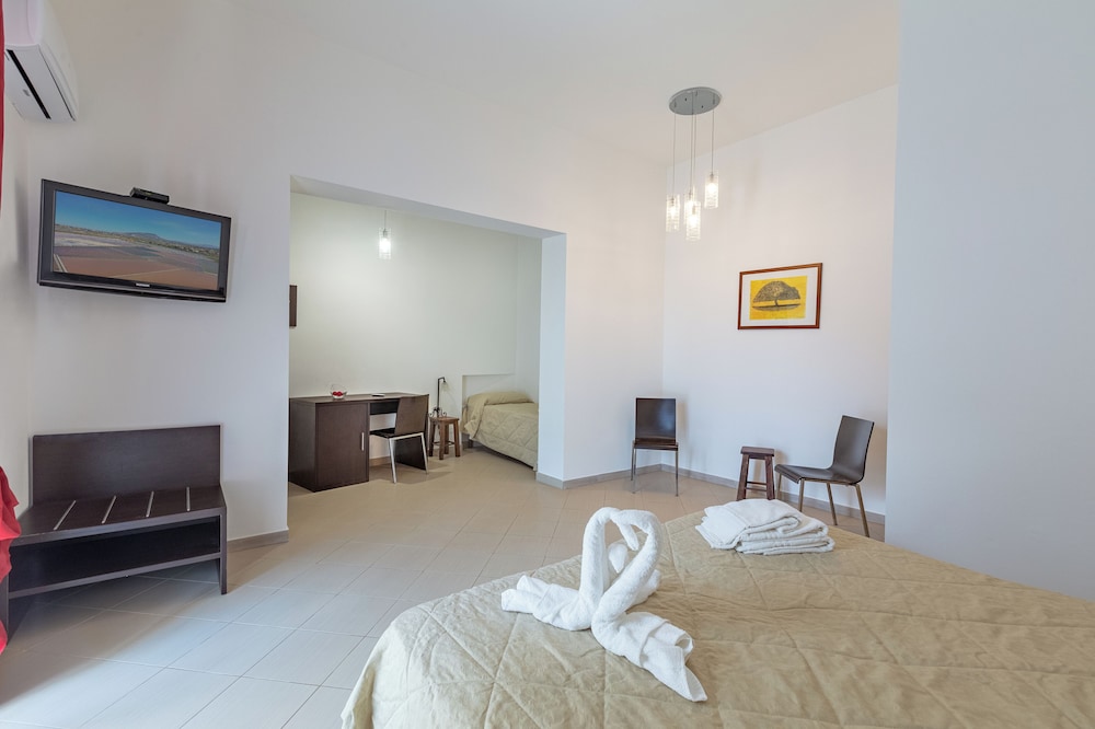 Divino Hotel — Hotel rooms in Rilievo, Sicily