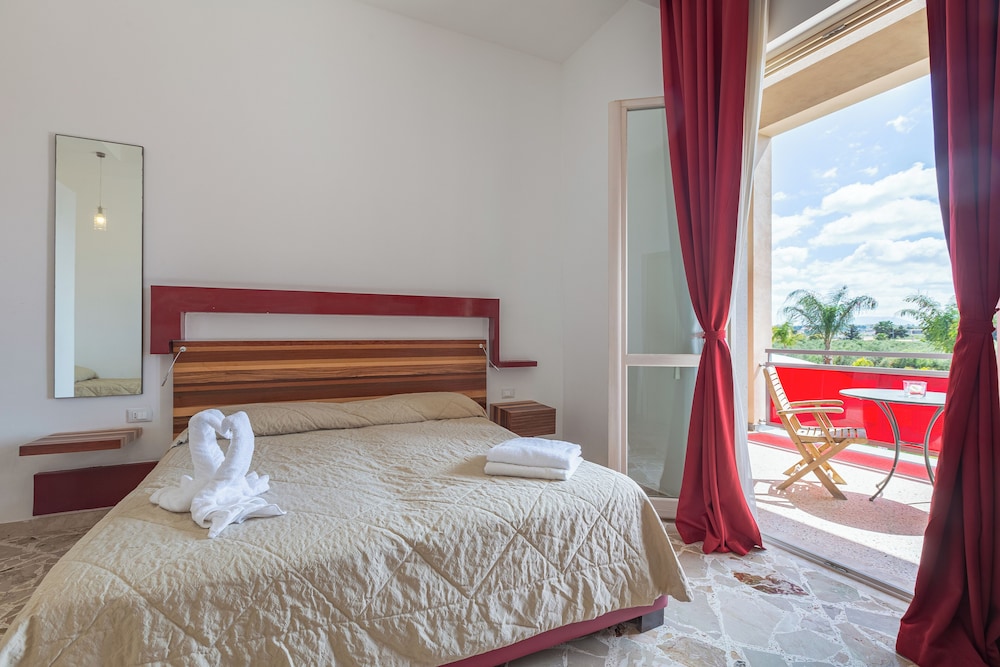 Divino Hotel — Hotel rooms in Rilievo, Sicily