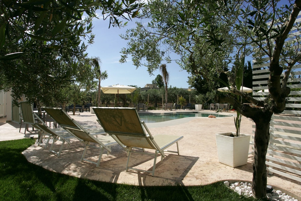 Divino Hotel — Swimming pool in Rilievo, Sicily