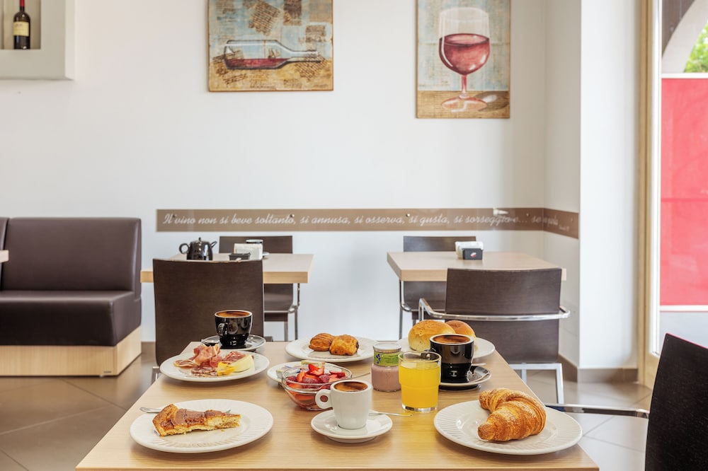 Divino Hotel — Restaurant & bars in Rilievo, Sicily