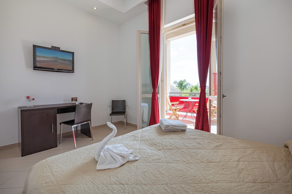 Divino Hotel — Hotel rooms in Rilievo, Sicily