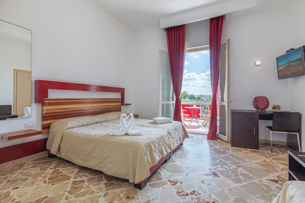 Divino Hotel — Hotel rooms in Rilievo, Sicily