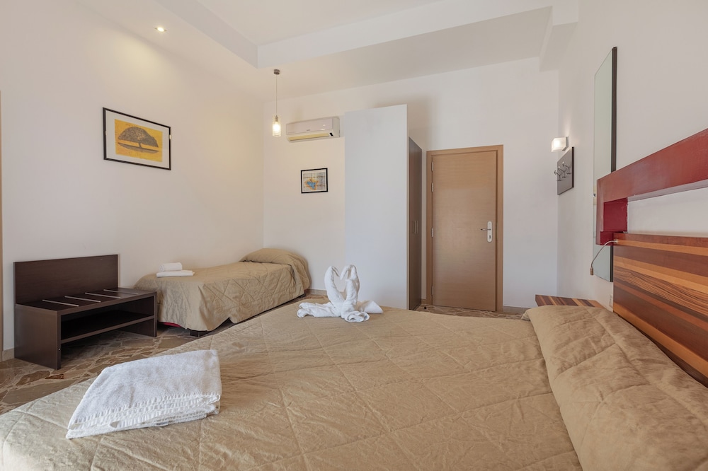Divino Hotel — Hotel rooms in Rilievo, Sicily