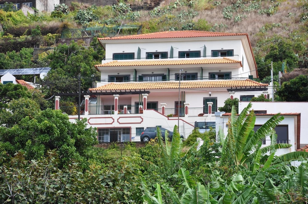 Vila Marta — Hotel building in Funchal, Madeira
