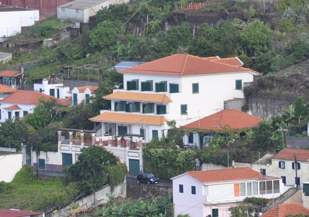 Vila Marta — Hotel building in Funchal, Madeira