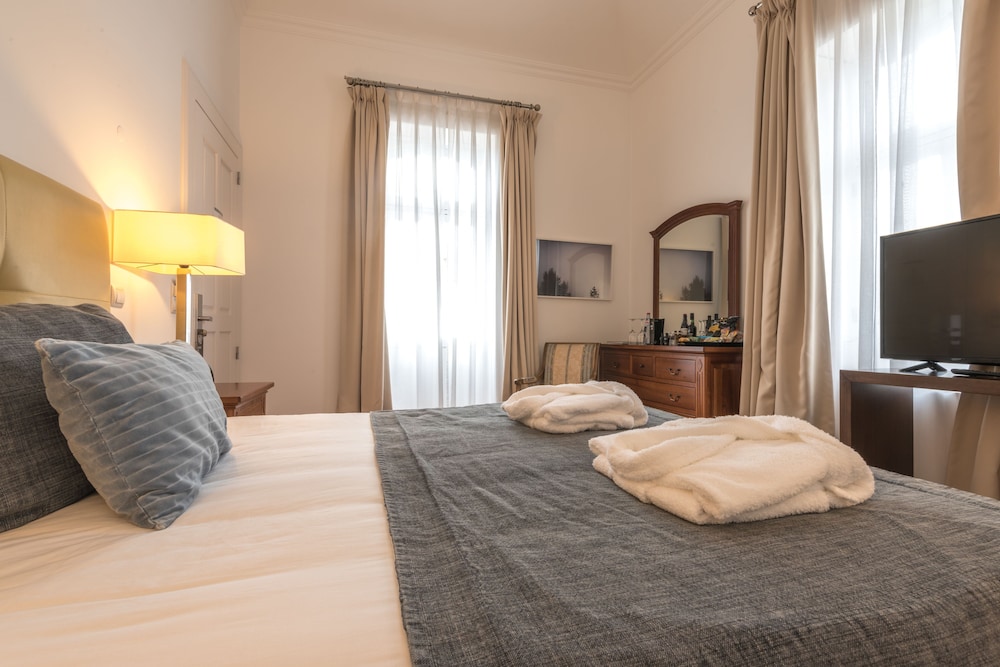 Arts In Hotel Conde Carvalhal — Hotel rooms in Funchal, Madeira