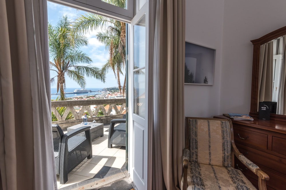 Arts In Hotel Conde Carvalhal — Hotel rooms in Funchal, Madeira