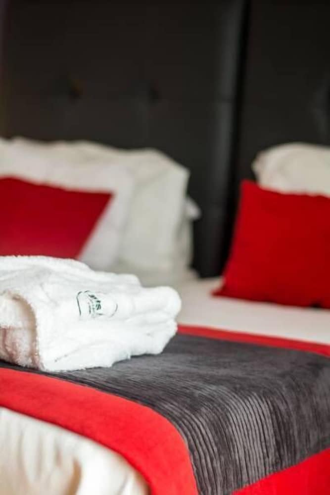 Arts In Hotel Conde Carvalhal — Hotel rooms in Funchal, Madeira